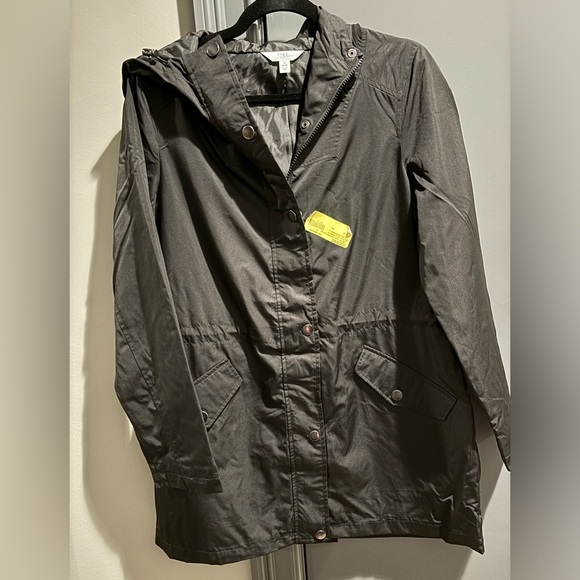 NWT black jacket with hood. Size small 4-6 - Picture 1 of 4